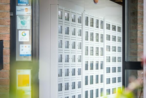 Vernetzter Verkaufsautomat, mit dem Händler ihre Produkte im Selbstbedienungsmodus verkaufen können