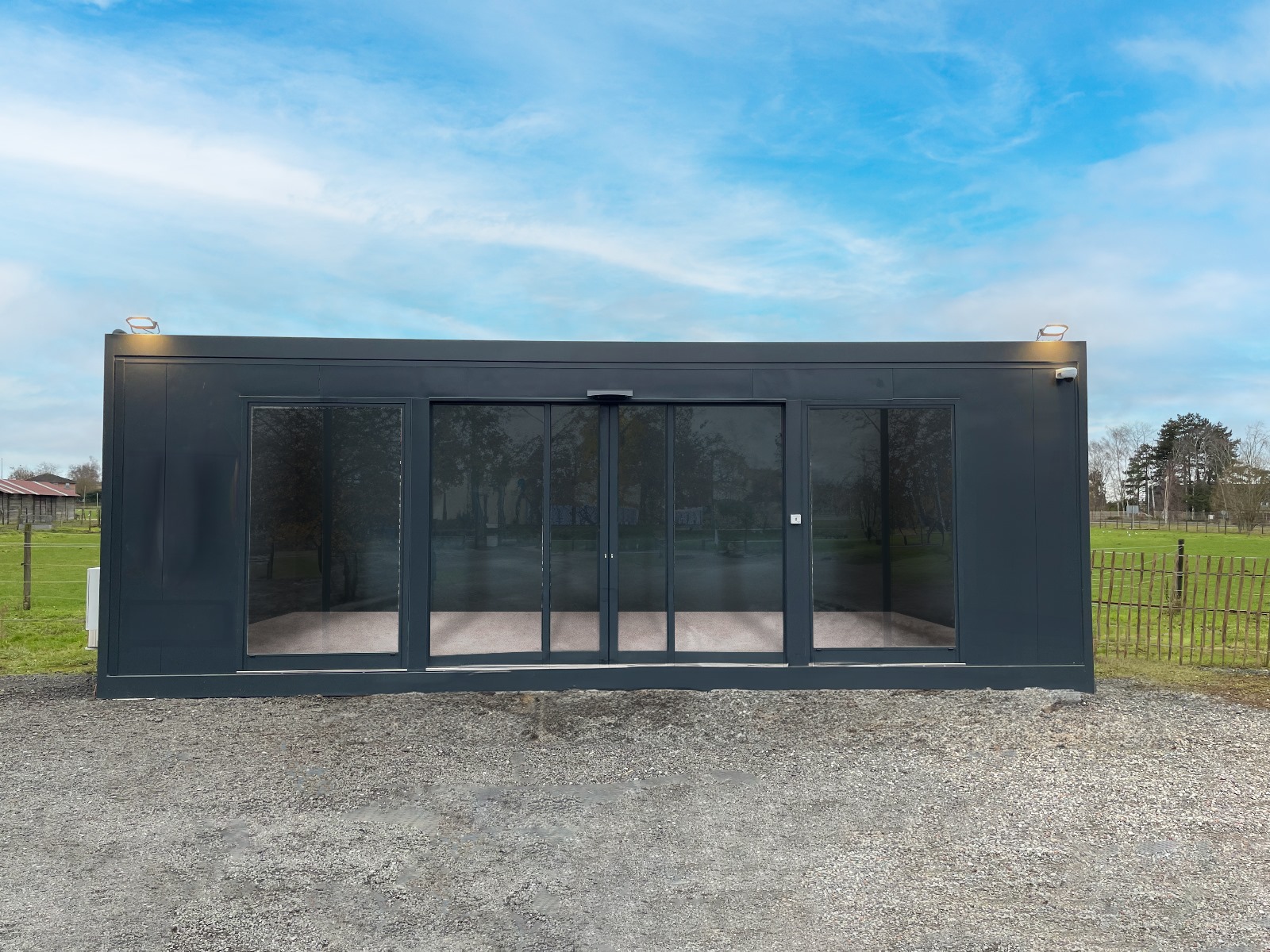 Stahlverkaufsraum zur Unterbringung eines vernetzten Automat-e-Schließfachs