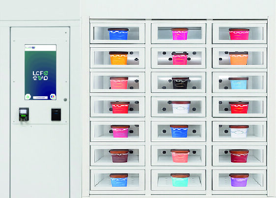 ChatGPT a dit : Gefriermodul mit 21 Fächern, in denen sich jeweils ein Becher handwerklich hergestelltes Speiseeis befindet.